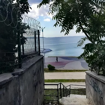 Chalet Sea House With Beach Access *
